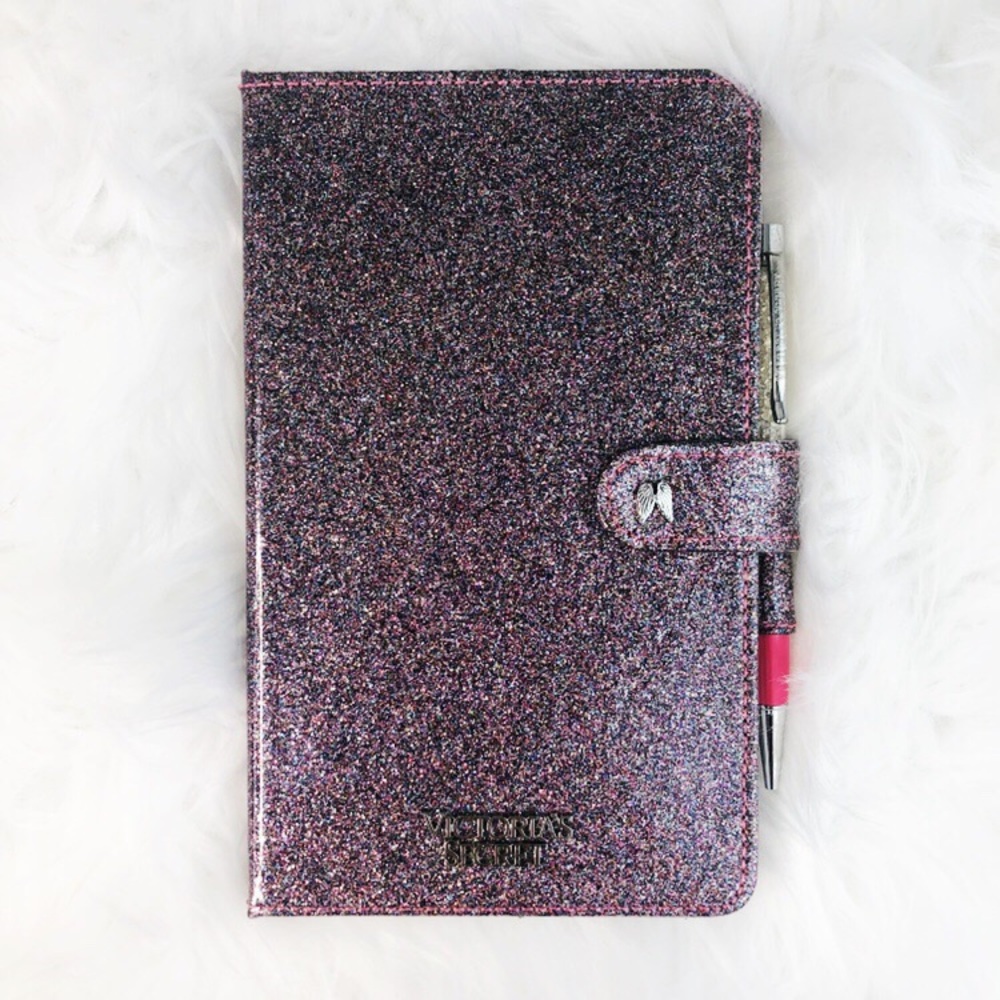 👱🏻‍♀️ Victoria’s Secret Notebook